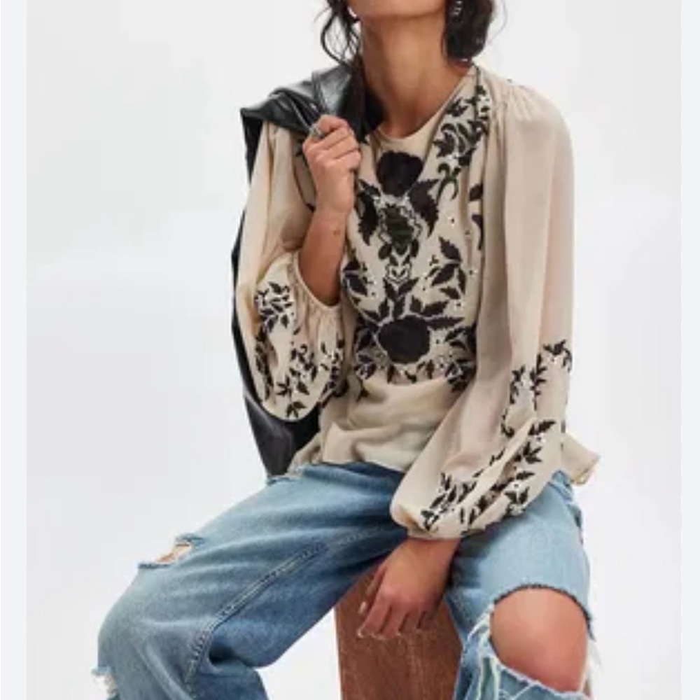 Z21.$168  Free People  Worlds Apart
Embroidered Blouse Elegant Cream Floral NWT